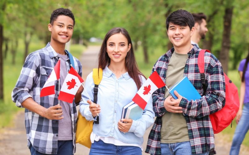 مهاجرت کاری بهتر است یا تحصیلی؟